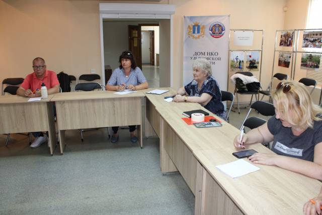 В областном Центре развития НКО прошел семинар, посвященный обзору законодательства о регистрации некоммерческих организаций