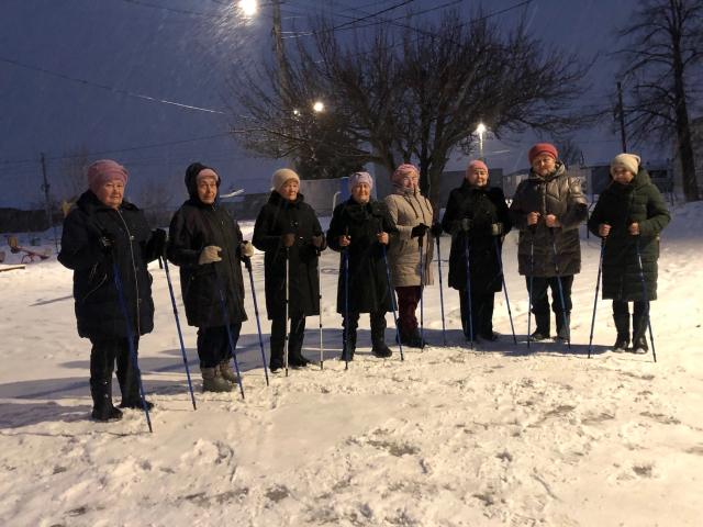 Центр здоровья ТОС «Сельдинская Слобода» провел увлекательное занятие по скандинавской ходьбе