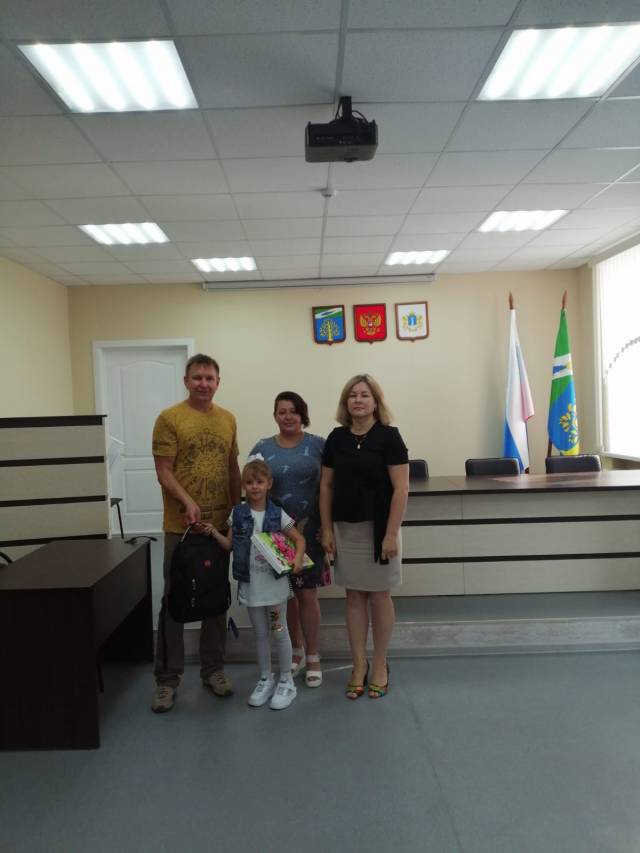 Акция «Помоги собраться в школу» продолжается