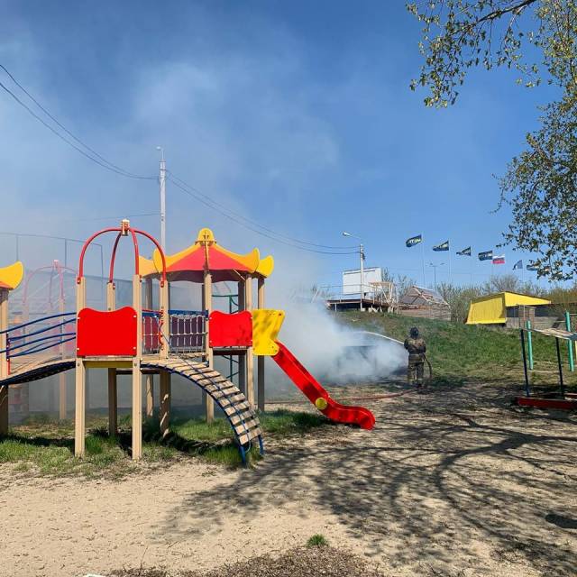 В ТОС  «Мостовая слобода» в первые майские дни сгорело сооружение, украшавшее Народный парк