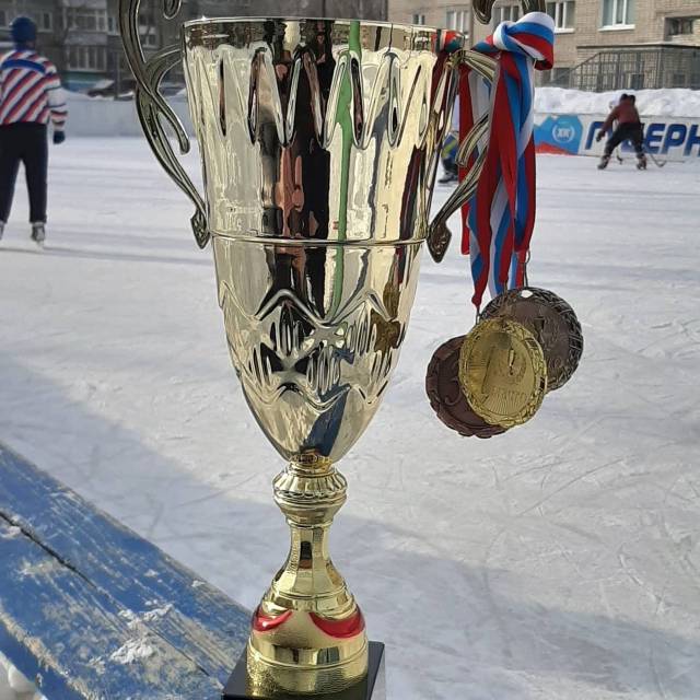 В ХОККЕЙ ИГРАЮТ НАСТОЯЩИЕ МУЖЧИНЫ, ТРУС НЕ ИГРАЕТ В ХОККЕЙ!