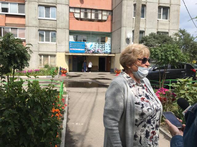 Председатель ТОС «Близнецы» Людмила Хохлова поделилась секретом, как содержать территорию в таком порядке. Надо очень любить свой двор